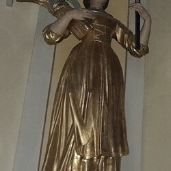 Notburga Statue in d. Pfarrkirche